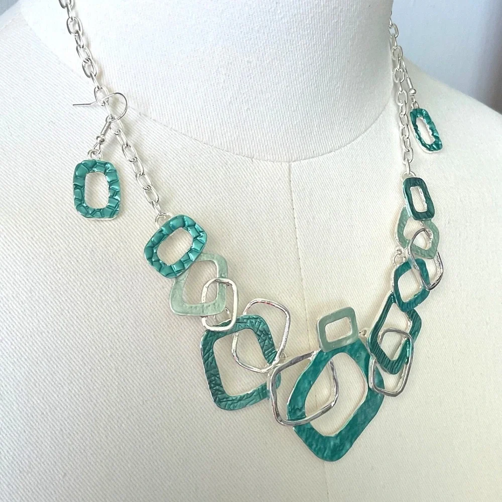 Necklace Silver Tone Teal Enamel Geometric Square Lobster Clasp New 16-18" - Picture 4 of 4